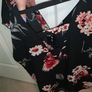 Short sleeve floral blouse with gold buttons